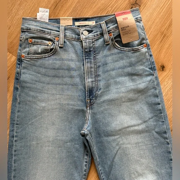 Levi's Ribcage bell Jeans- 29x32 - Picture 2 of 8